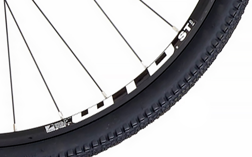 Full Carbon Design with BentoBox BrazeOns, Slick Internal Cable Routing Gravel Road Motobecane MuleKick CF RX400 DiscBrake Gravel Road Bike