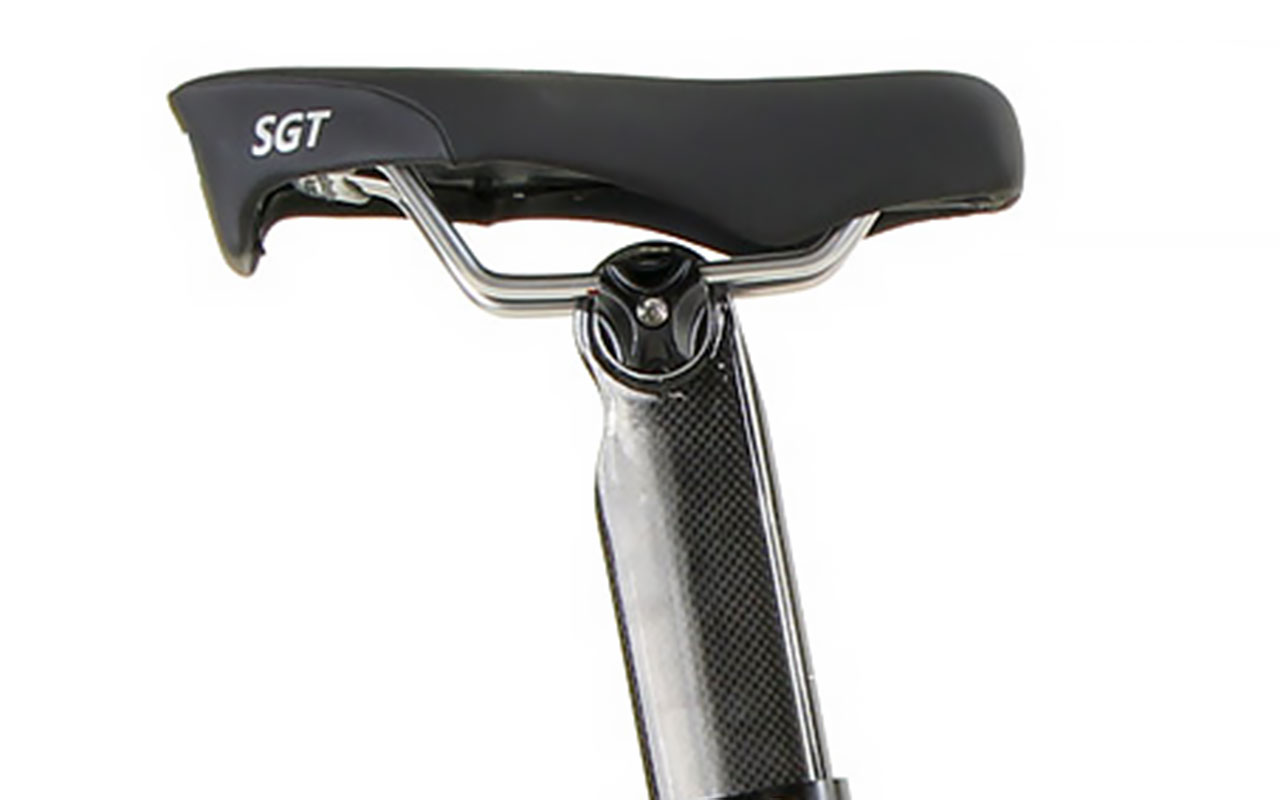 Aero carbon seatpost and tri-specific saddle on Motobecane Nemesis Triathlon Bike